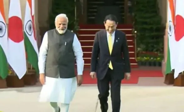 जापानी प्रधानमंत्री पीएम मोदी से शिखर वार्ता के लिए भारत पहुंचे