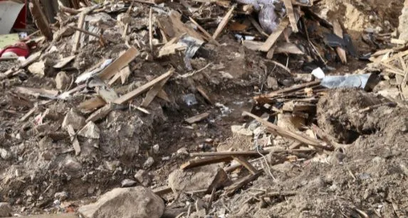 गुजरात के भरूच शहर में एक मकान ढहने से तीन भाई-बहनों की मौत