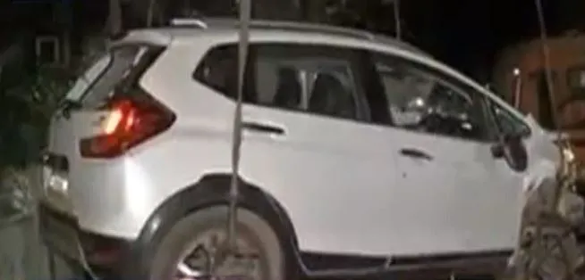 कार चालक ने शराब के नशे में ठेले वाले को रौंदा, मौके पर ही मौत, तीन अन्य लोग भी घायल
