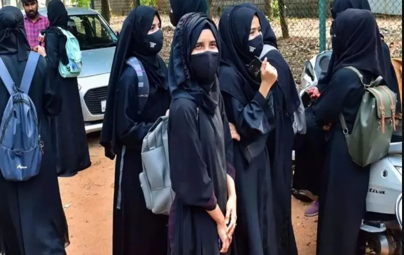 कर्नाटक हिजाब विवाद: परीक्षा छोड़ने वालों को दोबारा मौका नहीं- शिक्षा मंत्री