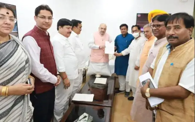 बीरभूम हिंसा मामला: BJP सांसदों ने गृह मंत्री शाह से की मुलाकात, ममता सरकार से मांगा जवाब
