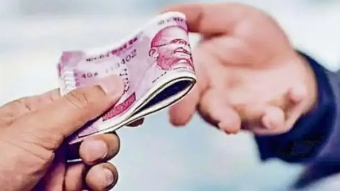 मध्यप्रदेश में दो सरकारी कर्मचारी 80,000 रुपये रिश्वत लेते रंगेहाथ गिरफ्तार