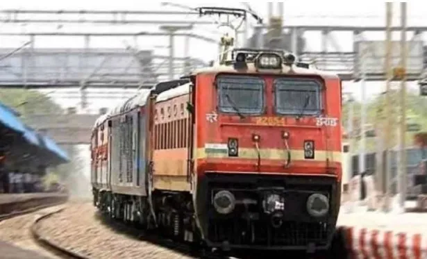 बरेली: ट्रेन में बेटिकट यात्रियों से वसूला 5.40 लाख रुपये का जुर्माना