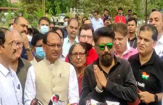 सीएम शिवराज सिंह चौहान से विवेक अग्निहोत्री ने की मुलाकात