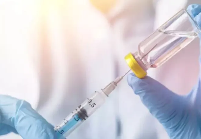 कोविड-19 रोधी टीका लगाने से चार युवतियां बीमार, हालत स्थिर