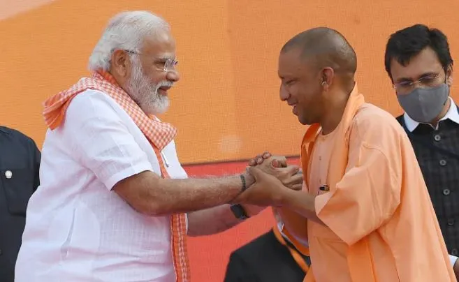 पीएम मोदी ने दी योगी को बधाई, प्रगति का नया अध्याय लिखने की जताई उम्मीद 