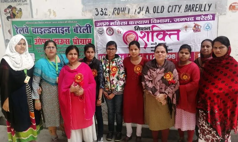  बरेली: रेलवे चाइल्ड लाइन ने किया महिलाओं का सम्मान