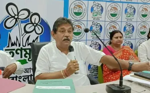 पश्चिम बंगाल: BJP वोटर्स को धमकी देने वाले TMC MLA पर चुनाव आयोग की कार्रवाई, प्रचार पर लगाई रोक