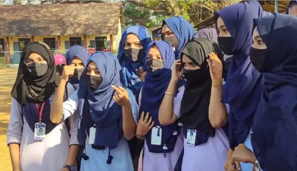 हिजाब मामला: उडुपी में 40 छात्राओं ने छोड़ी प्री-यूनिवर्सिटी परीक्षा 