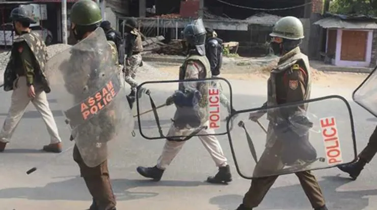 असम: पुलिस के साथ मुठभेड़ में दो तस्कर घायल