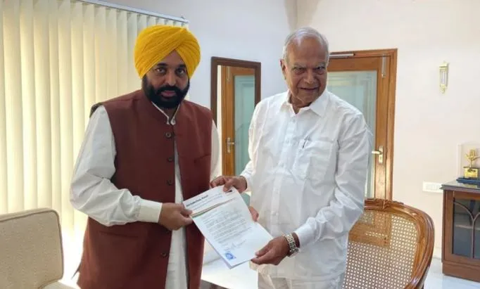 भगवंत मान ने राज्यपाल से मुलाकात कर उन्हें सरकार बनाने का दावा पेश किया, 16 मार्च को भगत सिंह के गांव में होगा शपथ ग्रहण