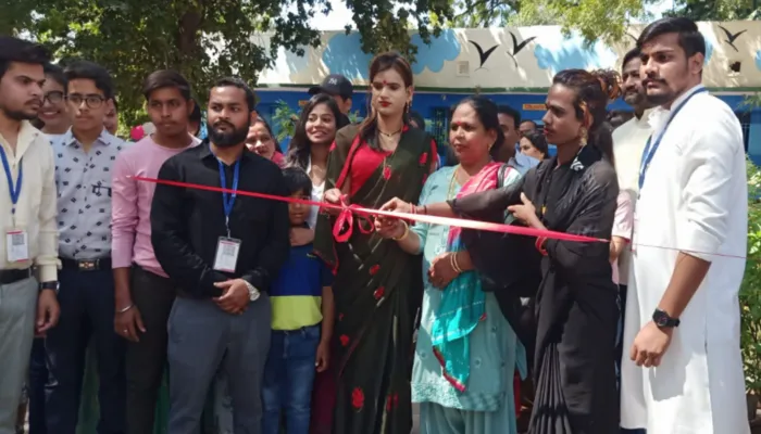 आगरा: कर्तव्य संस्था ने सरकारी स्कूल का बदला कायाकल्प, किन्नरों ने किया विद्यालय का उद्घाटन