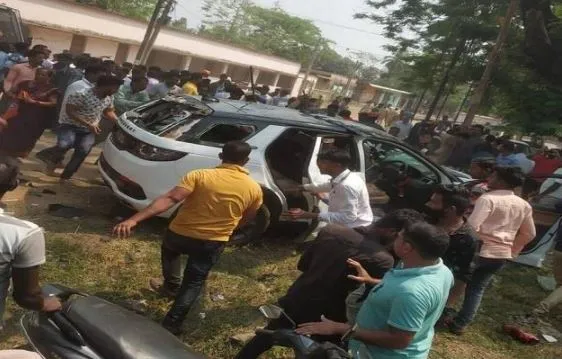 ओडिशा में विधायक के वाहन ने मारी टक्कर, 22 लोग घायल