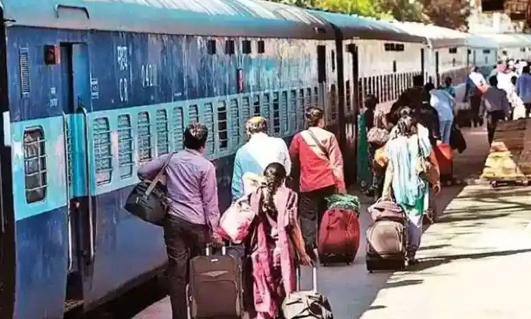 बिना टिकट रेल यात्रियों से एक टिकट निरीक्षक ने वसूला  1.70 करोड़ रुपये जुर्माना
