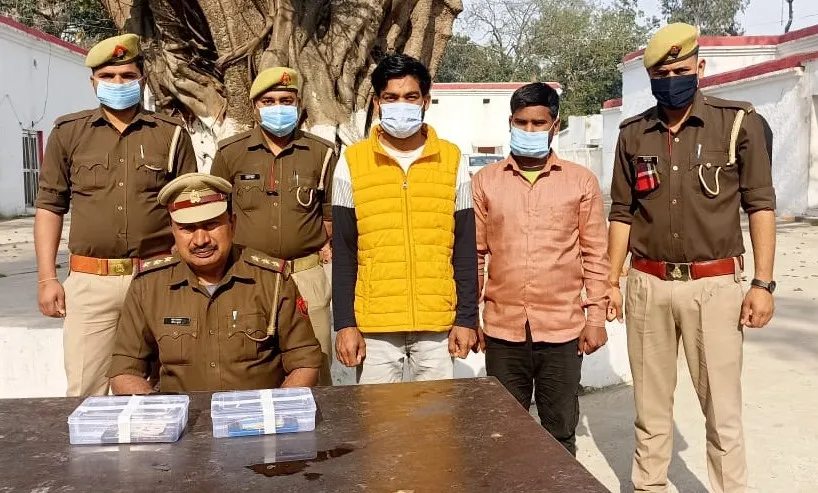 पीलीभीत: कानपुर देहात के जालसाज उड़ाते थे खातों से मेहनत की कमाई, पुलिस ने दो जालसाजों को किया गिरफ्तार