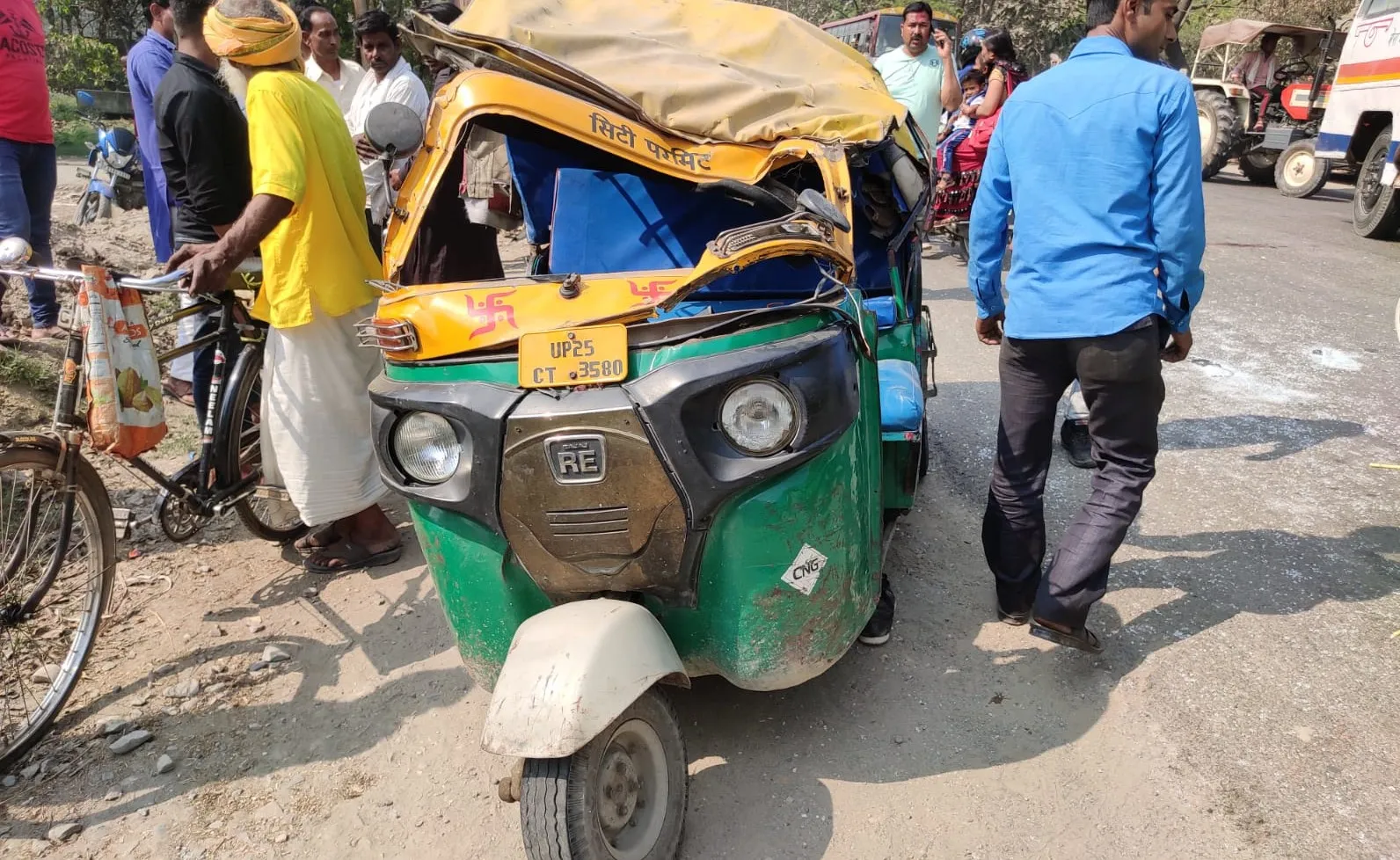 बरेली: प्राइवेट बस ने ऑटो में मारी टक्कर, 4 बच्चों सहित आधा दर्जन से ज्यादा लोग हुए घायल, एक बच्चे की मौत