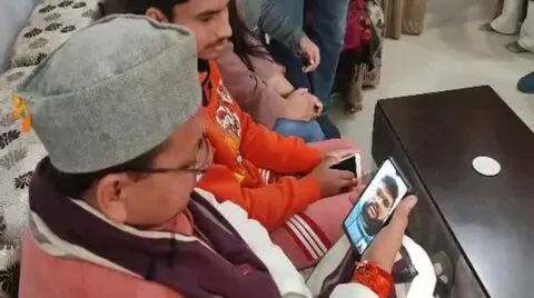 खटीमा में यूक्रेन में फंसे छात्रों के परिजनों से मिले मुख्यमंत्री धामी