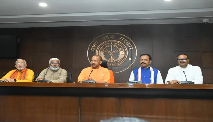 लखनऊ: शुरू हुई Yogi 2.0 की कैबिनेट बैठक, बढ़ाई गई फ्री राशन योजना