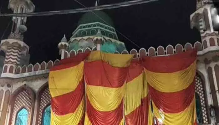 अलीगढ़: त्योहार में चौकन्ना हुआ प्रशासन, मस्जिद को किया गया नजरबंद