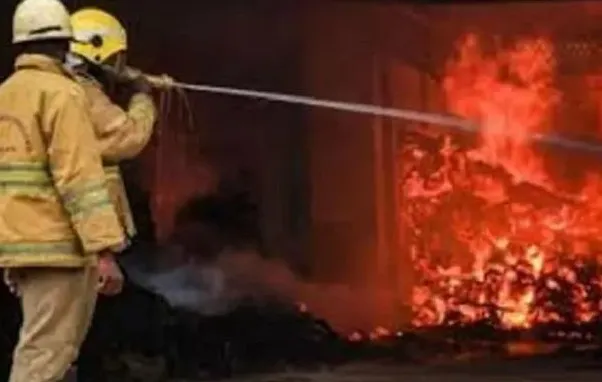 दिल्ली के नरेला में एक कारखाने में लगी आग, कोई हताहत नहीं