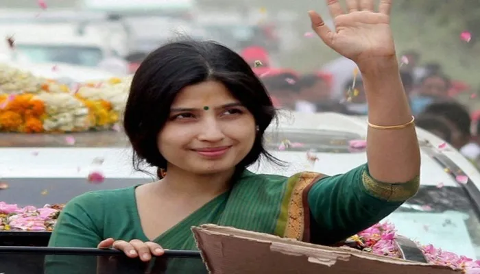 अखिलेश यादव के इस्तीफे के बाद उपचुनाव में डिंपल यादव के मैदान में उतरने की चर्चा हुई तेज