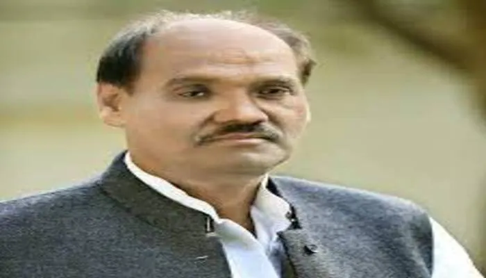 आजमगढ़ में सपा विधायक दुर्गा प्रसाद यादव के काफिले पर हमला, डीएम और एसपी मौके पर मौजूद