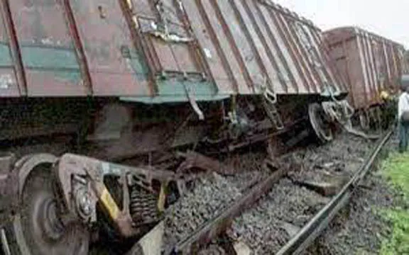 ओडिशा में एक मालगाड़ी के छह डिब्बे पटरी से उतरे, मार्ग पर ट्रेन सेवाएं बाधित