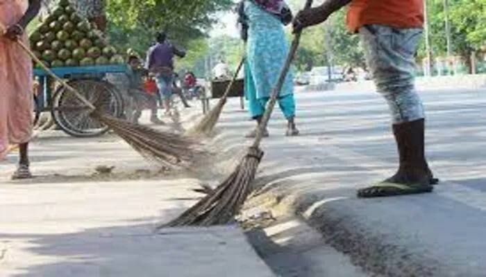 लखनऊ: बालागंज वार्ड में सफाई व्यवस्था बदहाल, 60 हजार की आबादी हो रही परेशान