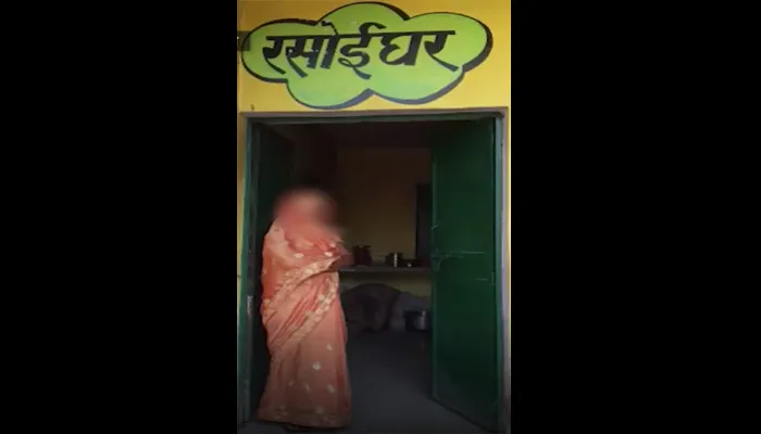 इटावा: कठौतिया स्कूल में दलित रसोइया को लेकर मचा बवाल, बच्चों के परिजन कर रहे बदलने की मांग
