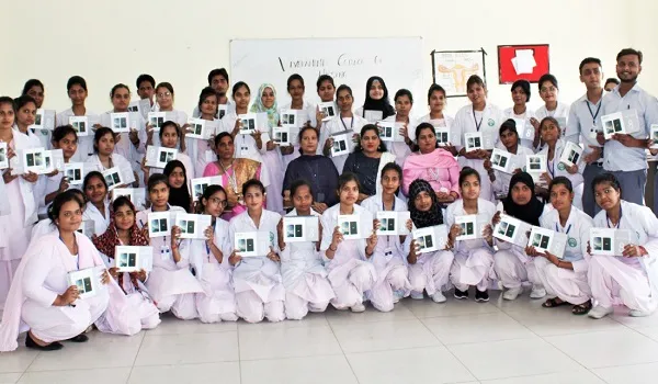 मुरादाबाद : टैबलेट पाकर खिले उठे छात्र-छात्राओं के चेहरे