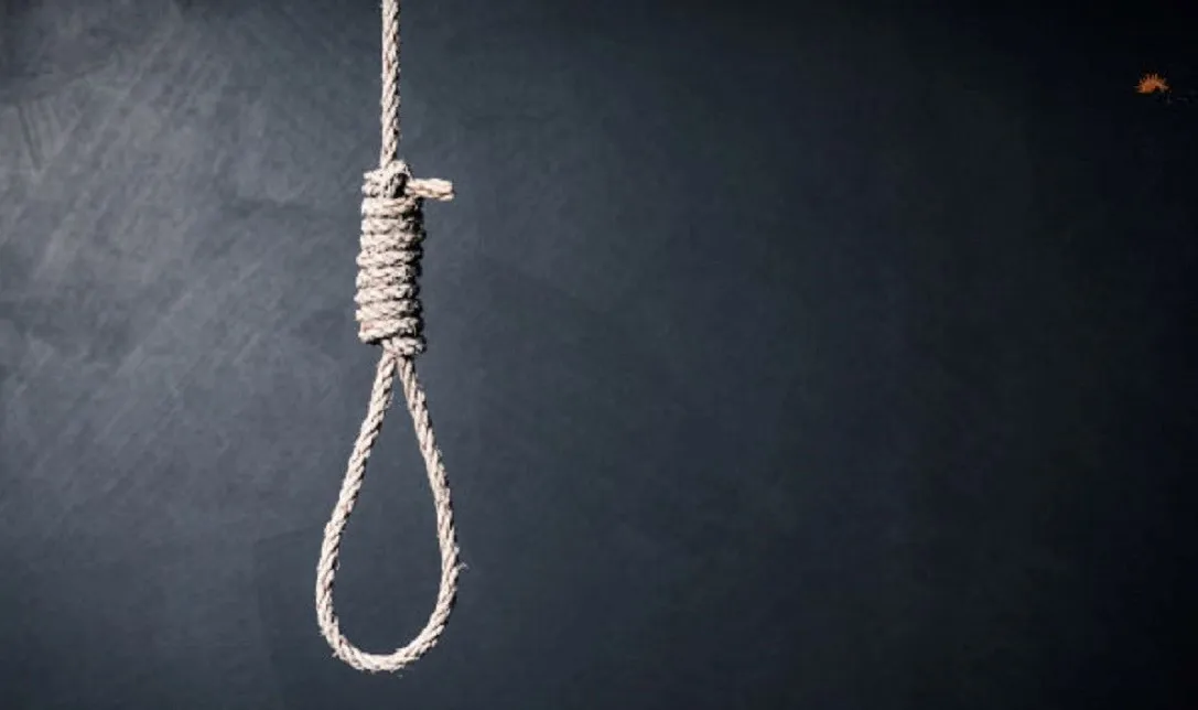 बरेली: जिला अस्पताल के चतुर्थ श्रेणी के कर्मचारी का पेड़ से लटका मिला शव, सुसाइड नोट में महिला के प्रताड़ित करने की बात