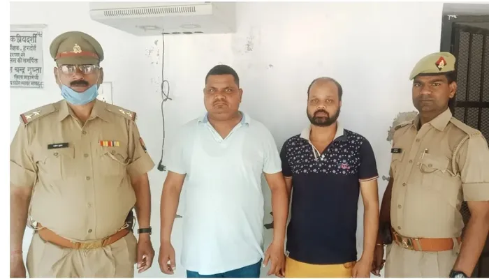 हरदोई: मंडी में अधिकारियों की गाड़ियां चेक करना पड़ा महंगा, दो सपा नेता गिरफ्तार
