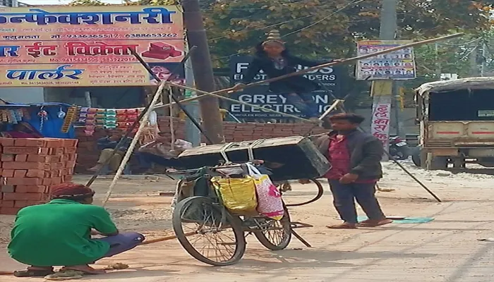 जान जोखिम में डालकर रोटी कमा रही है अबोध बालिका, बेटी पढ़ाओ बेटी बढ़ाओ की खुली पोल
