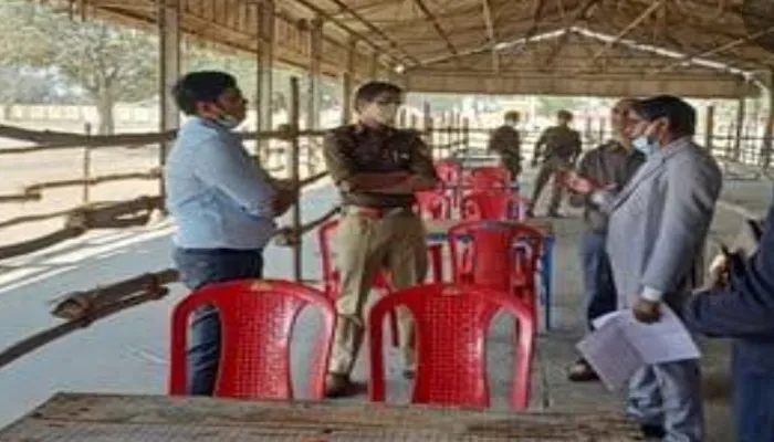 हरदोई: राष्ट्रीय अध्यक्ष के आदेश पर सपाइयों ने मतगणना स्थल पर डाला डेरा, वाहनों पर रख रहे निगाह