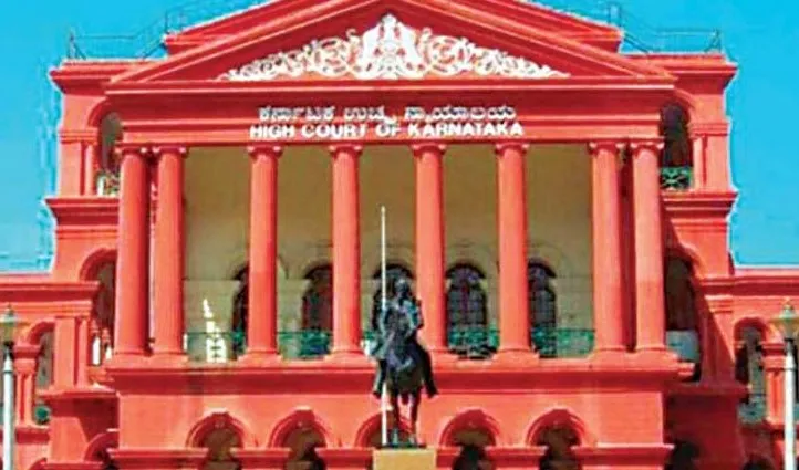 कर्नाटक हाईकोर्ट ने हिजाब विवाद को लेकर सुनाया बड़ा फैसला, कहा- हिजाब इस्लाम धर्म का अनिवार्य हिस्सा नहीं