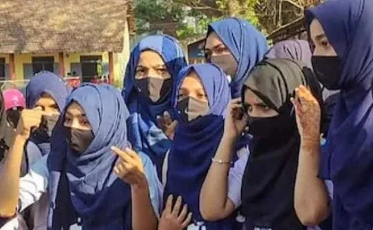 हिजाब विवाद: सुप्रीम कोर्ट होली के अवकाश के बाद करेगा सुनवाई