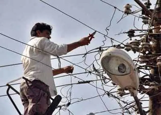 नैनीताल: ऊर्जा निगम ने नगरपालिका पर 3 करोड़ से अधिक की बकायेदारी बताते हुए स्ट्रीट लाइट के कनेक्शन काटे