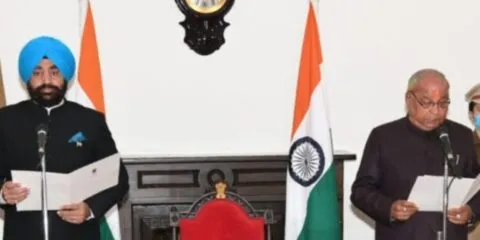 उत्तराखंडः प्रोटेम स्पीकर बंशीधर भगत ने निर्वाचित विधायकों को दिलाई शपथ