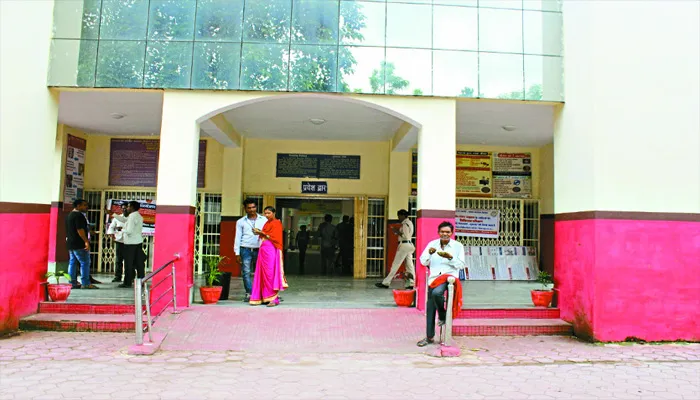 कन्नौज: CMO के निरीक्षण में जिला अस्पताल में 45 कर्मचारी मिले गैरहाजिर, दिया नोटिस