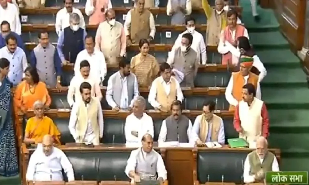 प्रधानमंत्री के लोकसभा में आने पर भाजपा सांसदों ने लगाए ‘मोदी-मोदी’ के नारे