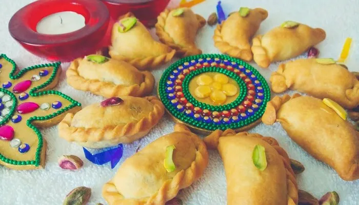 Healthy Gujiya For Holi:  होली में सेहत का ध्यान देने के साथ खाएं टेस्टी और हेल्दी गुझिया