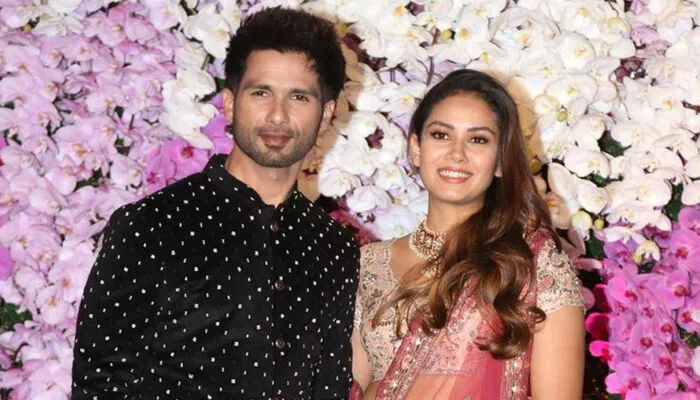 Lakme Fashion Week: रैंप वॉक करती नजर आईं मीरा राजपूत, लहंगे में दिखीं बला की खूबसूरत