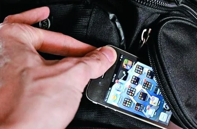 बरेली: कोरियर कंपनी के वाहन से 10 मोबाइल चोरी