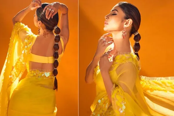 Mouni Roy Photos : मौनी रॉय ने येलो साड़ी पहन दिए सिजलिंग पोज, मृणाल ठाकुर बोले, OMG