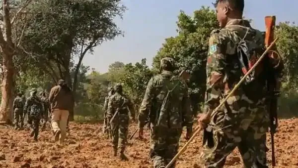छत्तीसगढ़ में नक्सलियों से मुठभेड़ में डीआरजी के दो जवान घायल