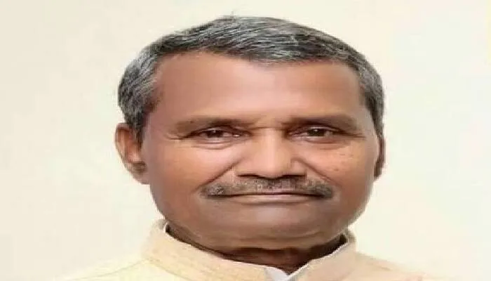 लखनऊ: राज्यपाल आनंदी बेन पटेल ने रमापति शास्त्री को बनाया प्रोटेम स्पीकर