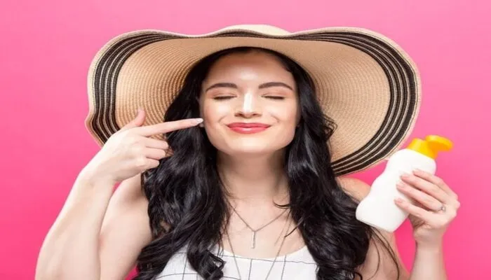 Skin Care: गर्मियों में अपने स्किन को सनबर्न से बचाने के लिए अपनाएं यह टिप्स