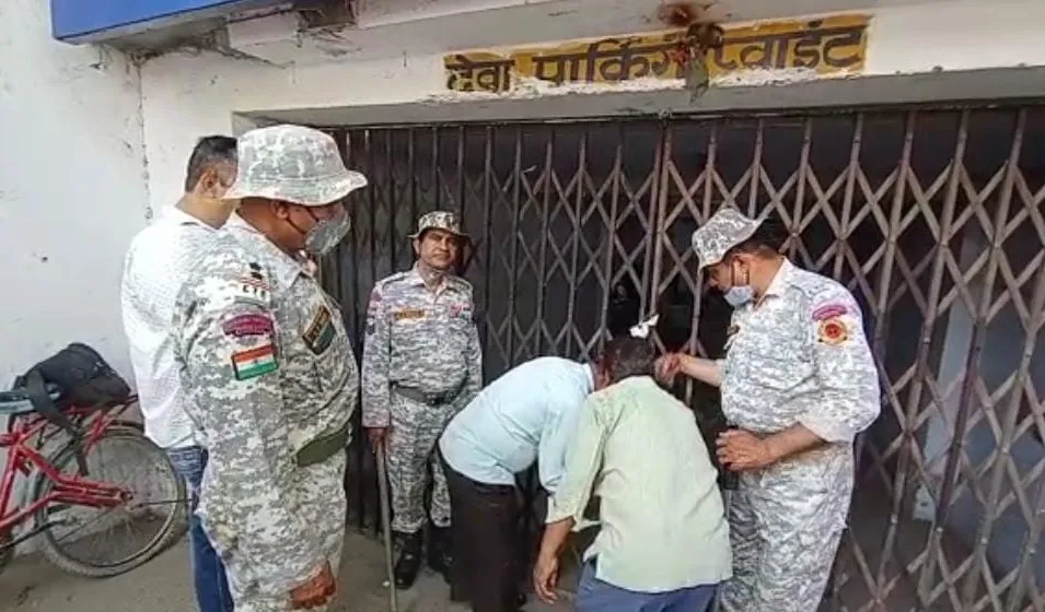 बरेली: टैक्स जमा नहीं करने पर दो पार्किंग, पेट्रोल पंप समेत पांच मार्केट सील, नगर निगम ने की 1 करोड़ की कार्रवाई