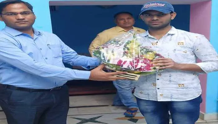 सीतापुर: यूक्रेन में फंसे शादाब आलम लौटे वतन, भारत सरकार की जमकर की तारीफ