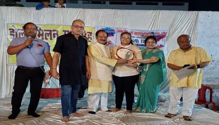 सीतापुर: खत्री समाज का होली मिलन समारोह संपन्न, कई लोग हुए सम्मानित